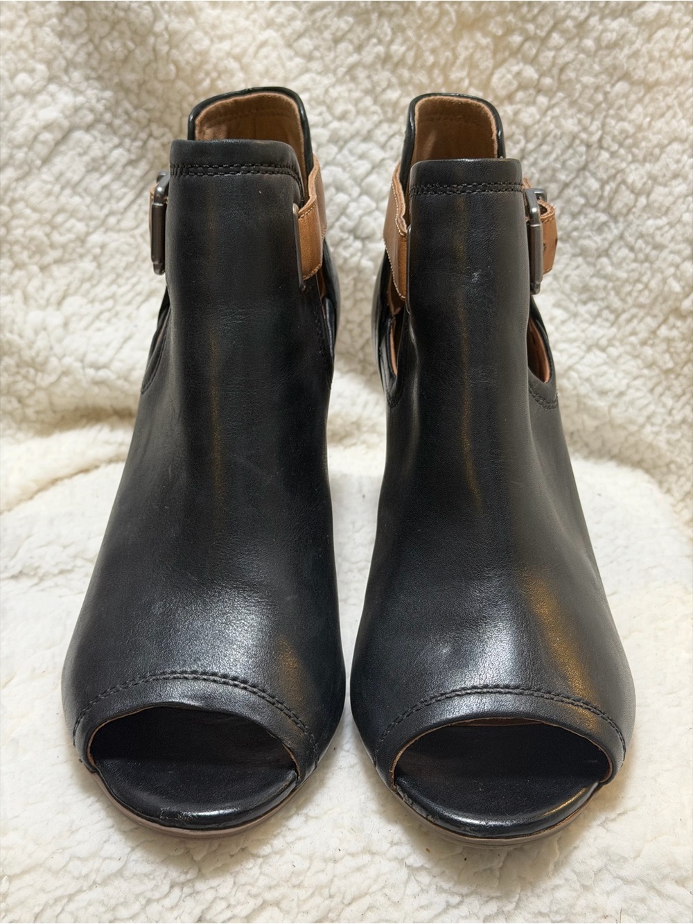 Clarks Artisan Black Leather Shira Nicole Peep Toe 3" Booties Women's Size 9 M - Picture 2 of 14